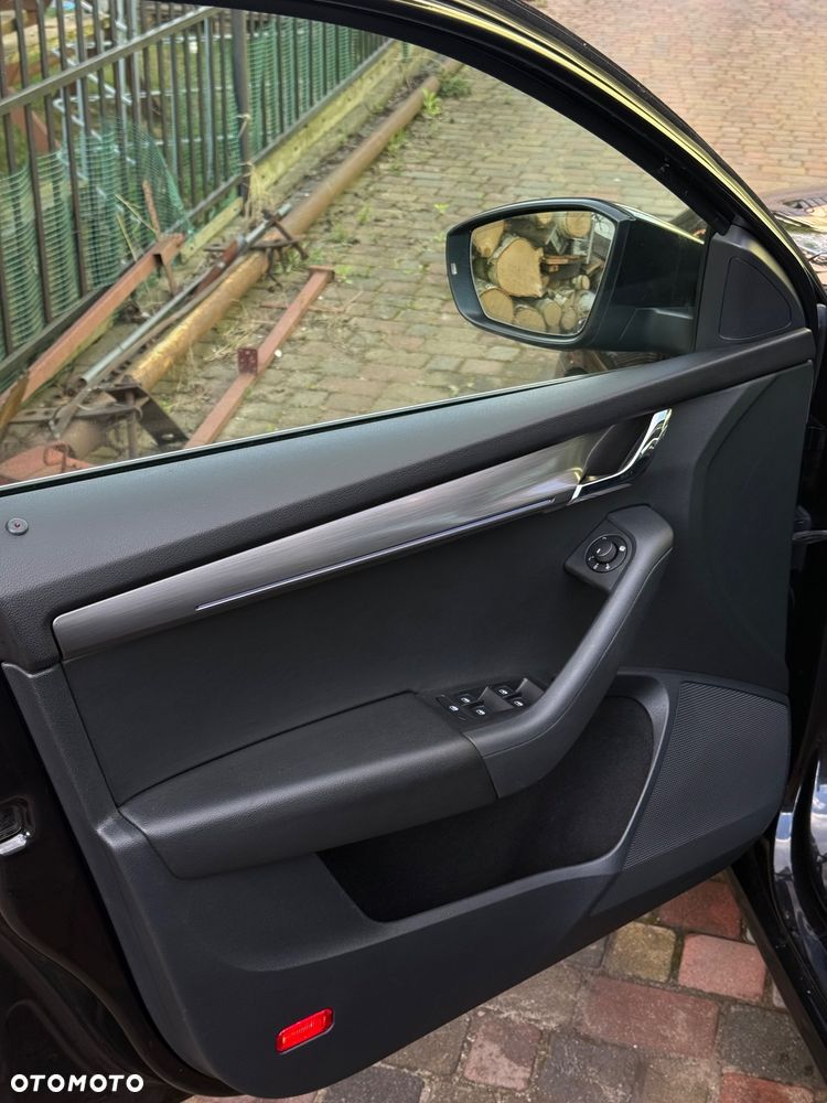 Skoda Octavia 1.6 TDI DSG Style - 10