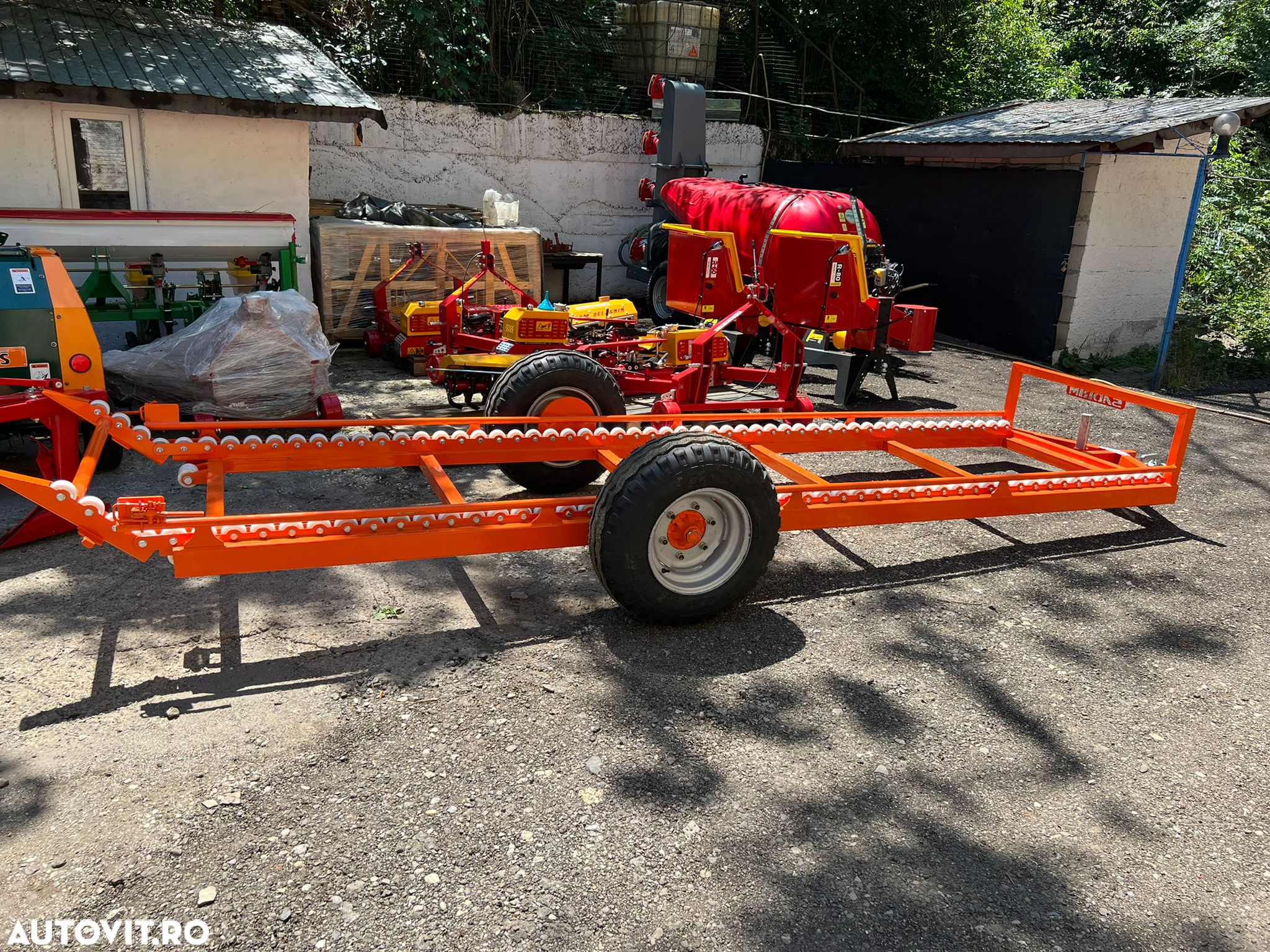 Altul Platforma pentru transportat containere in livada Sadrim - 4