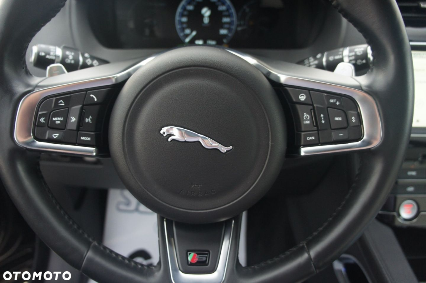 Jaguar F-Pace - 13