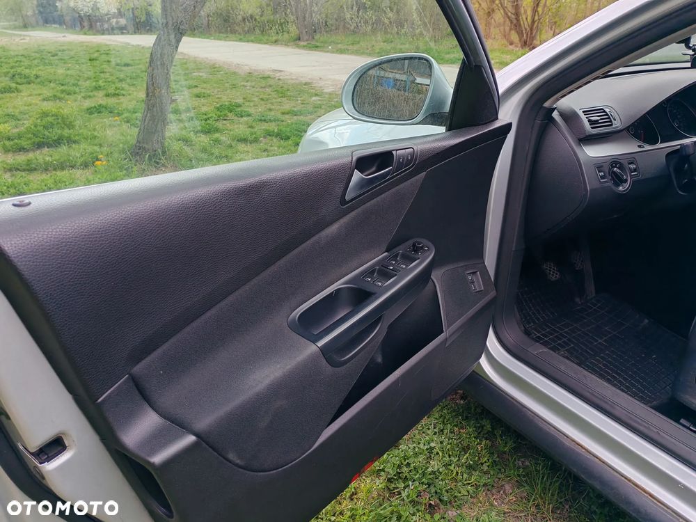 Volkswagen Passat - 4