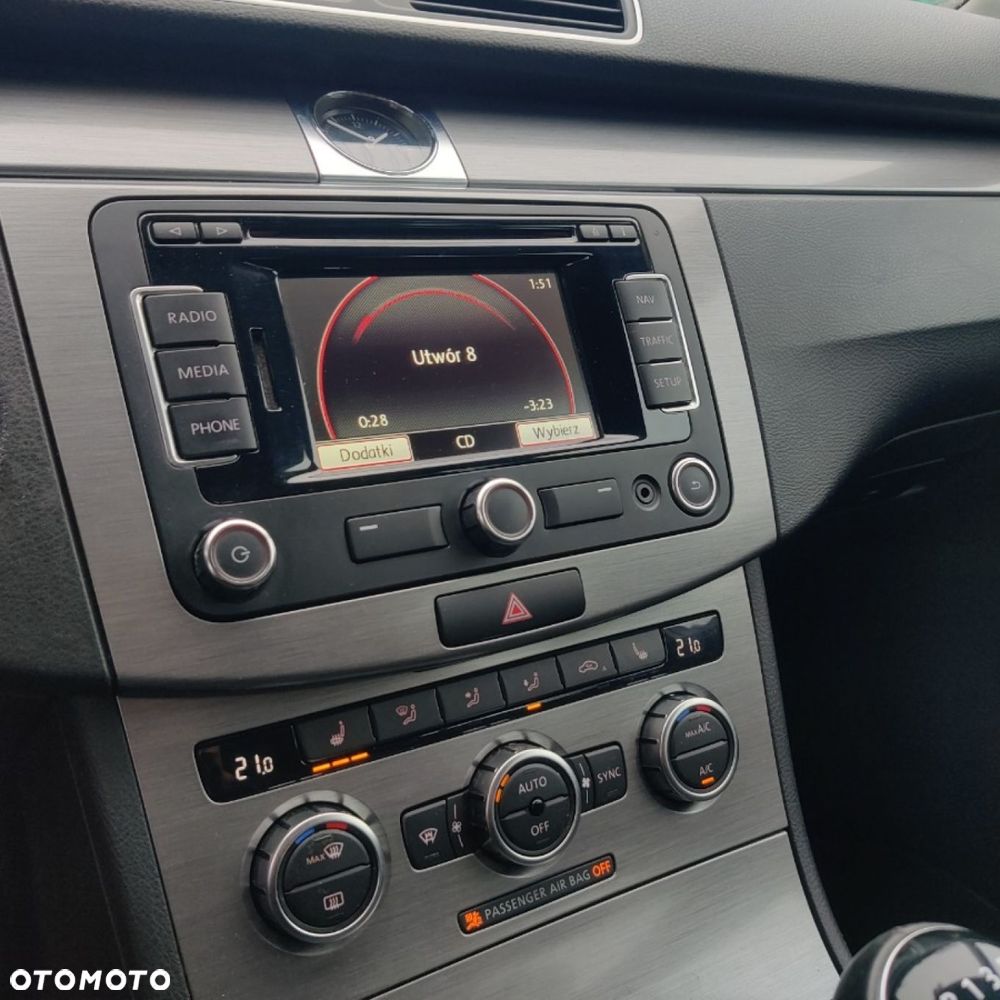 Volkswagen Passat - 31