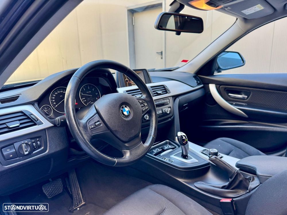 BMW 318 d Touring Auto - 25