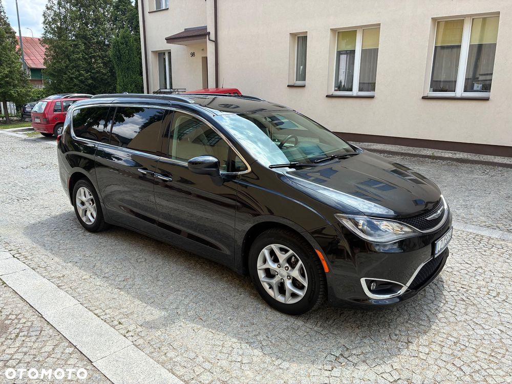 Chrysler Pacifica - 2