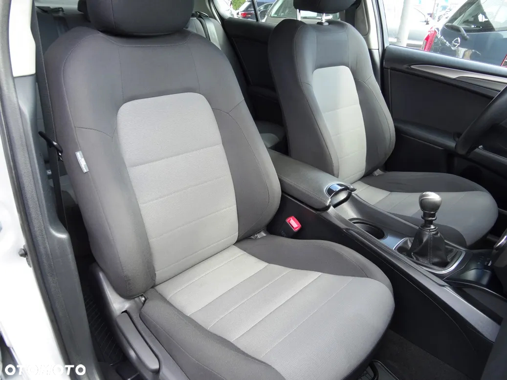 Toyota Avensis 1.6 D-4D Active - 11