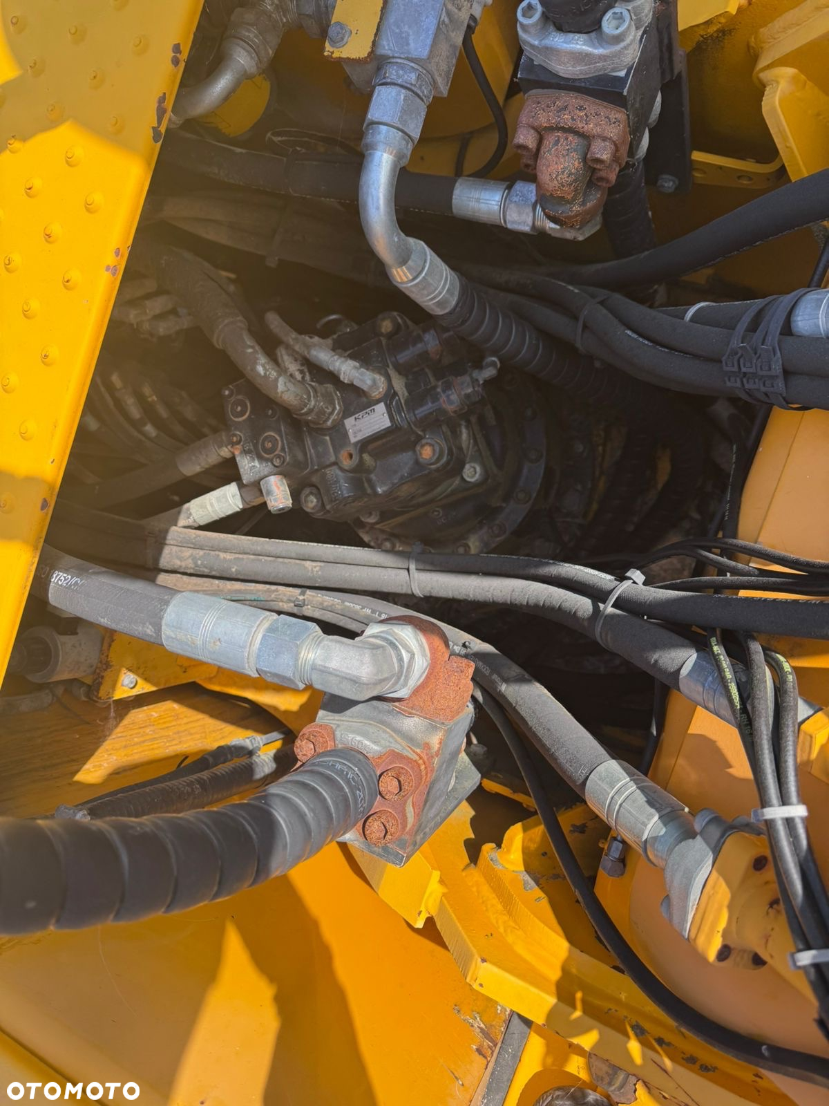 JCB JS210LC - 23