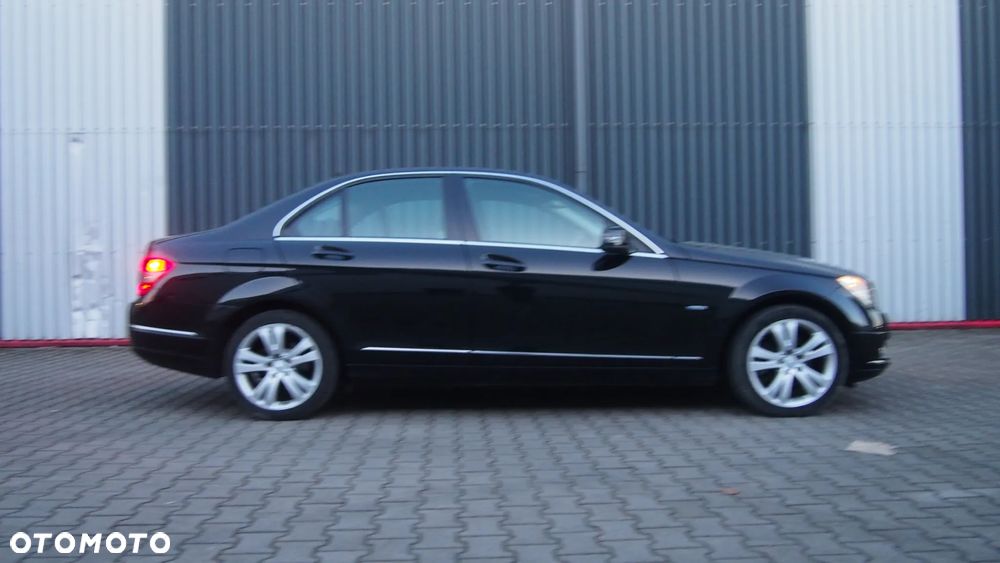 Mercedes-Benz Klasa C 180 Kompressor BlueEFFICIENCY Elegance - 27