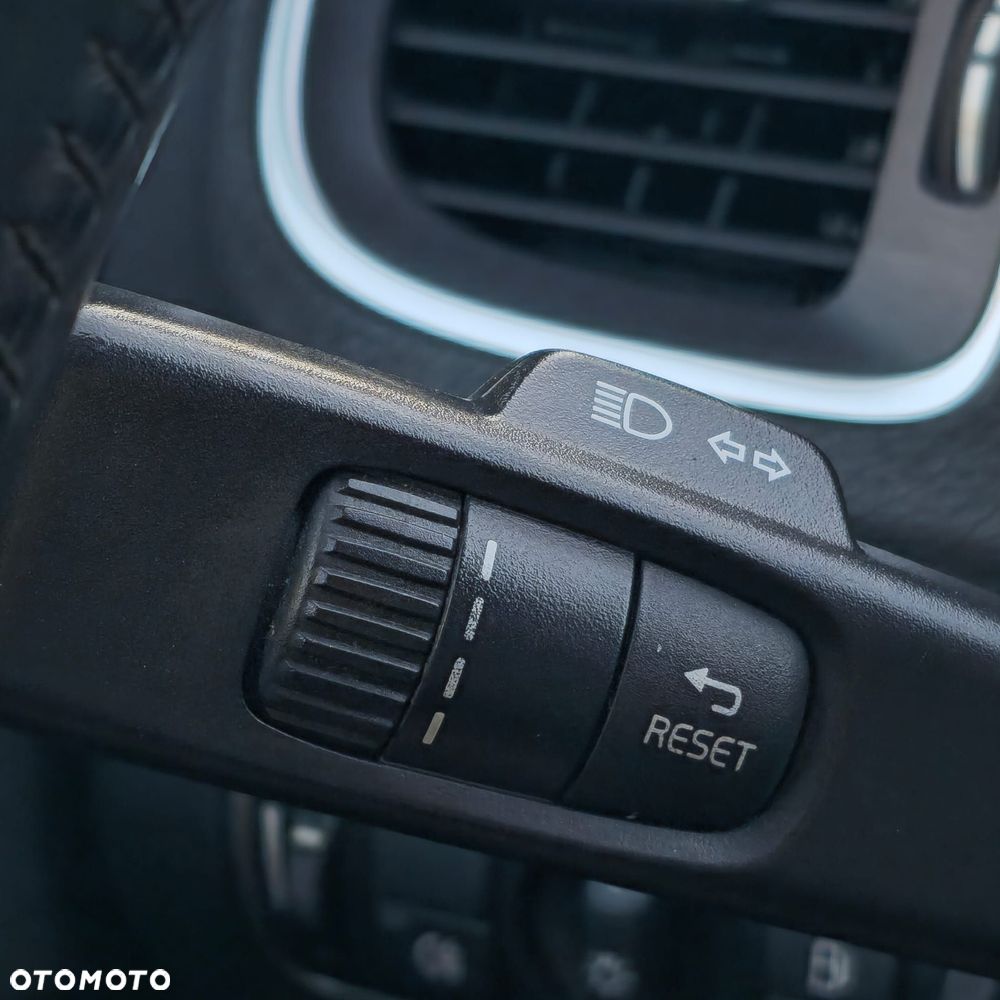 Volvo V60 D4 Momentum - 32