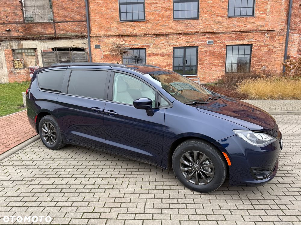 Chrysler Pacifica - 15