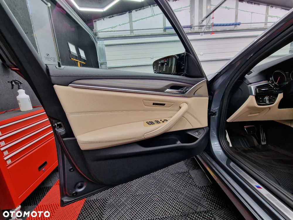 BMW Seria 5 530i M Sport Edition - 9