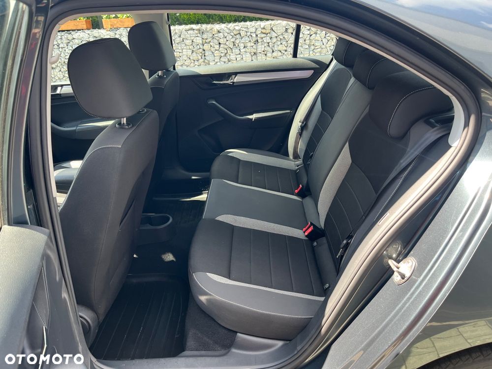 Skoda RAPID 1.4 TSI Ambition DSG - 16