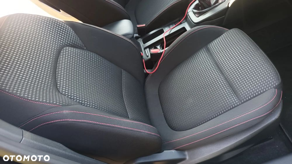 Ford Focus 1.0 EcoBoost mHEV ST-Line X - 13