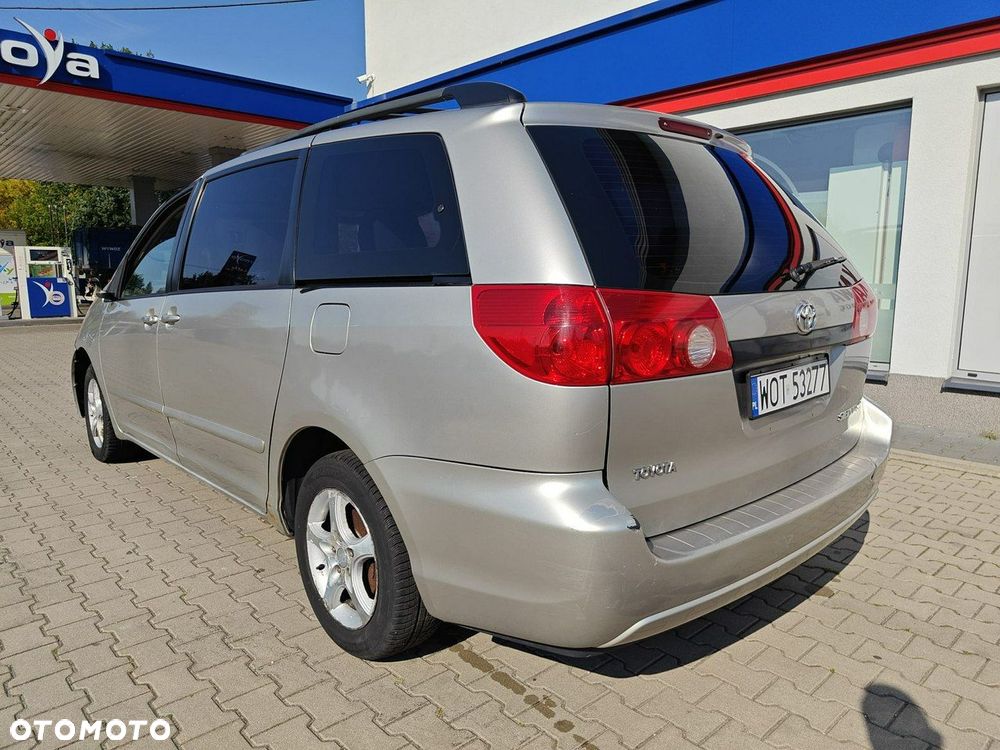 Toyota Sienna - 3