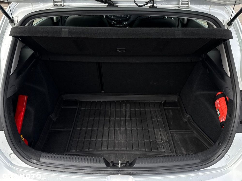 Kia Ceed - 32