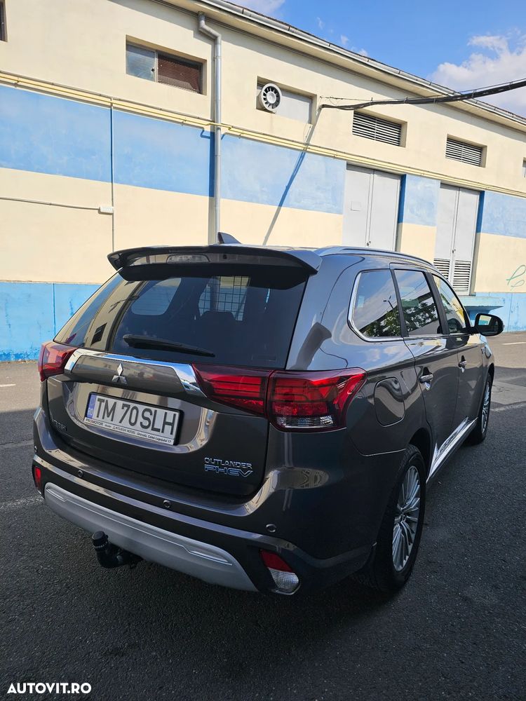 Mitsubishi Outlander PHEV 2.4 L 4X4 Instyle - 9