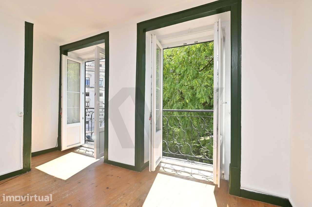 Apartamento T1+1 de 70 m2 na Rua de São Bento, perto da Praça das Flor - Grande imagem: 2/22