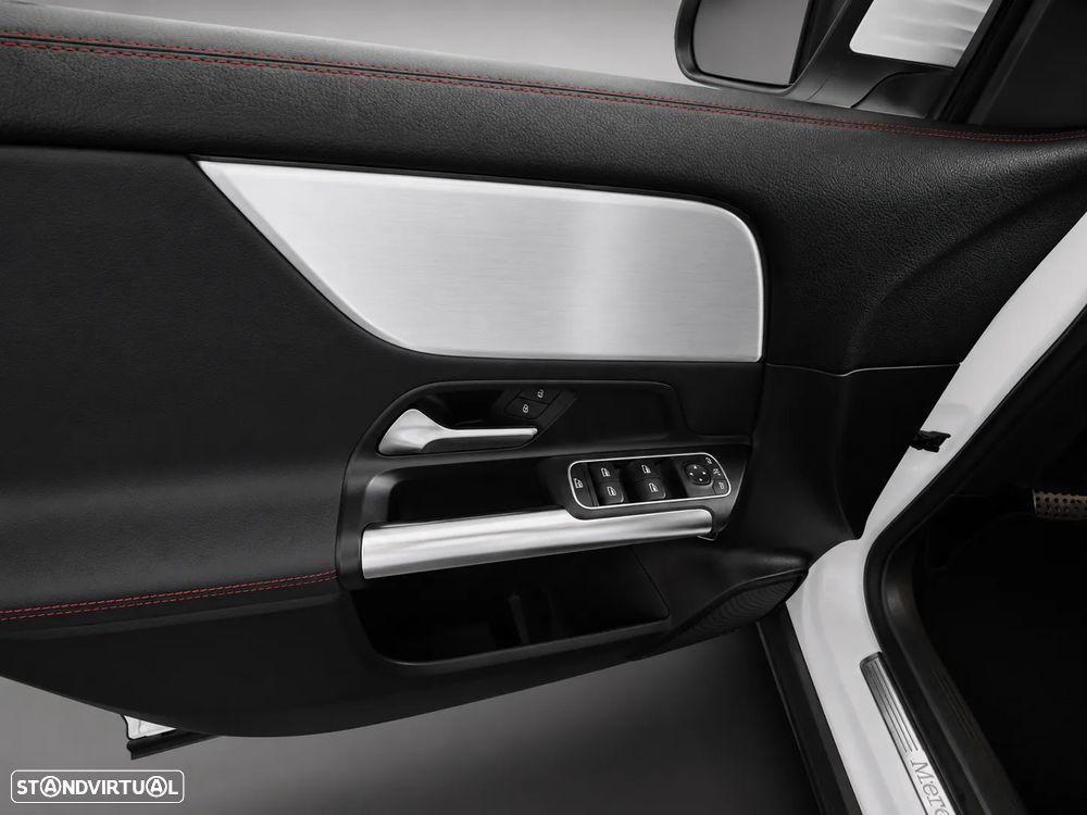 Mercedes-Benz GLA 180 d AMG Line - 14