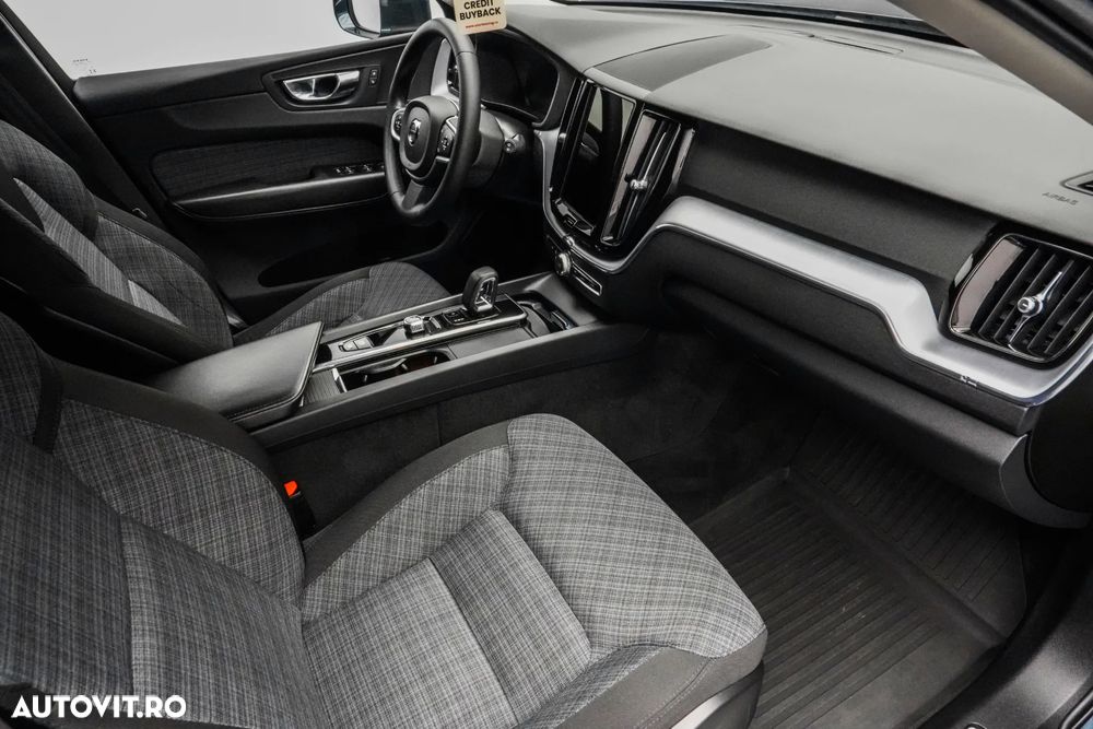 Volvo XC 60 B4 MHEV AWD Momentum Pro - 13