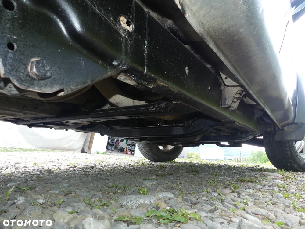 Isuzu D-Max 2.5d DC Custom - 28