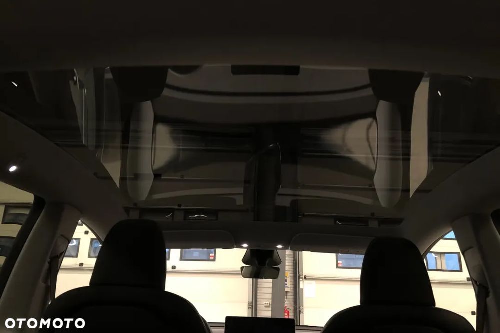 Tesla Y 79kWh Long Range RWD - 17