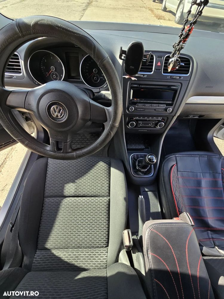 Volkswagen Golf - 6