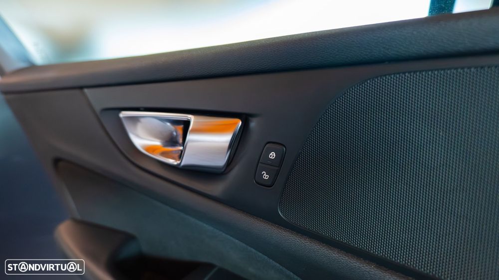 Volvo V60 2.0 D4 Momentum Geartronic - 13