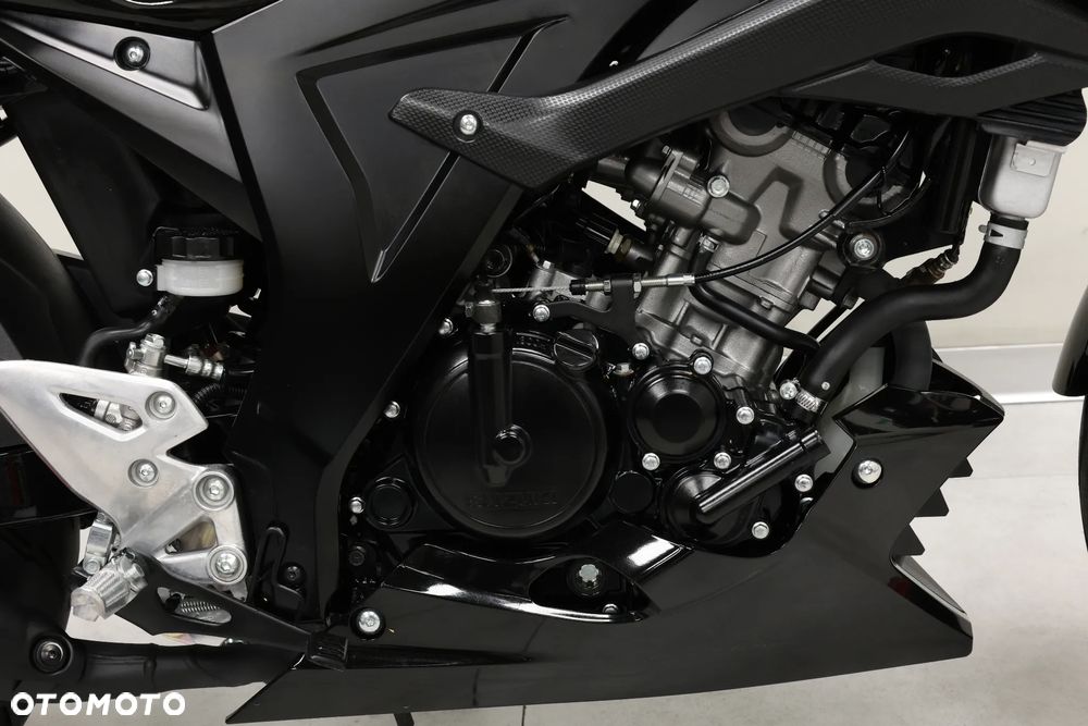 Suzuki GSX - 22