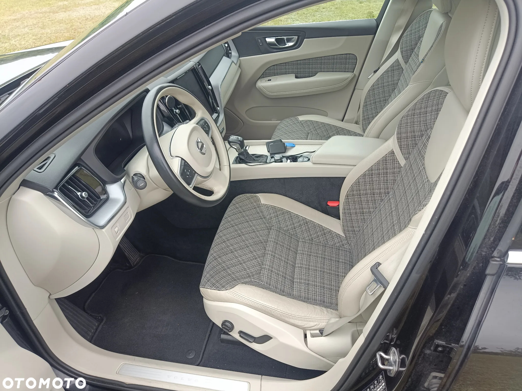 Volvo XC 60 D4 Momentum Pro - 16