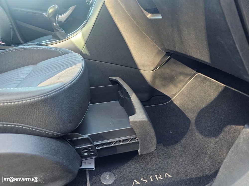 Opel Astra Sports Tourer - 30