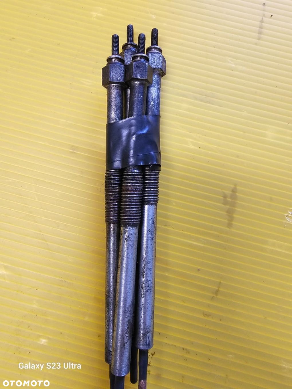 Świece żarowe 2,5L 130kn Maxity Cabstar 07-22r - 1