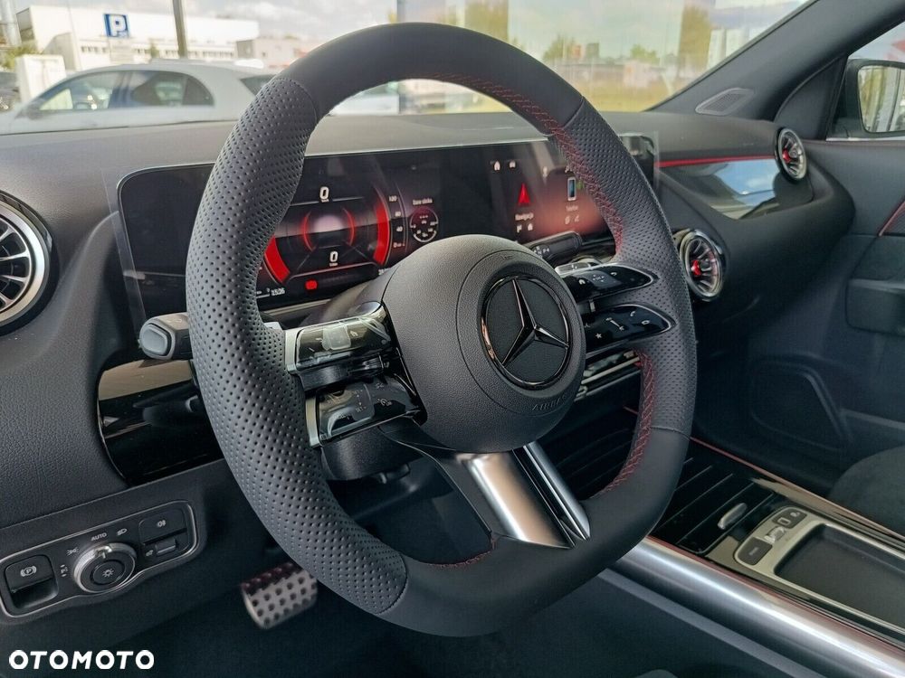 Mercedes-Benz GLA - 16