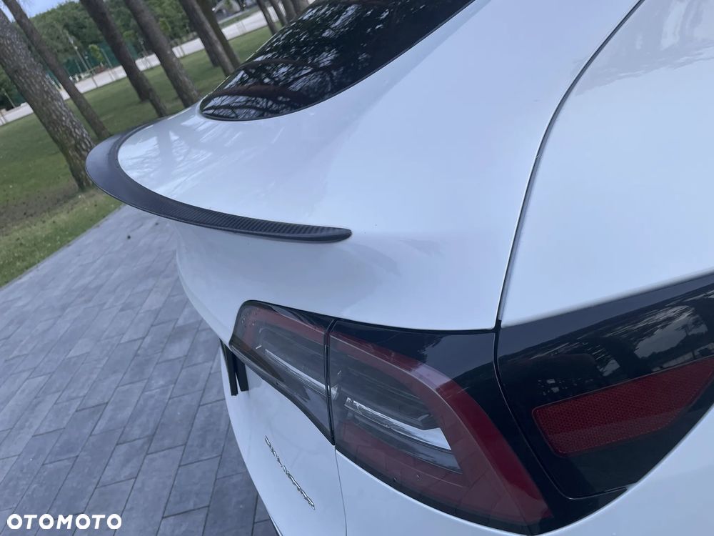 Tesla Model Y Long Range AWD - 3