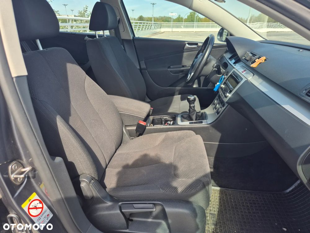 Volkswagen Passat 2.0 TDI Comfortline - 8