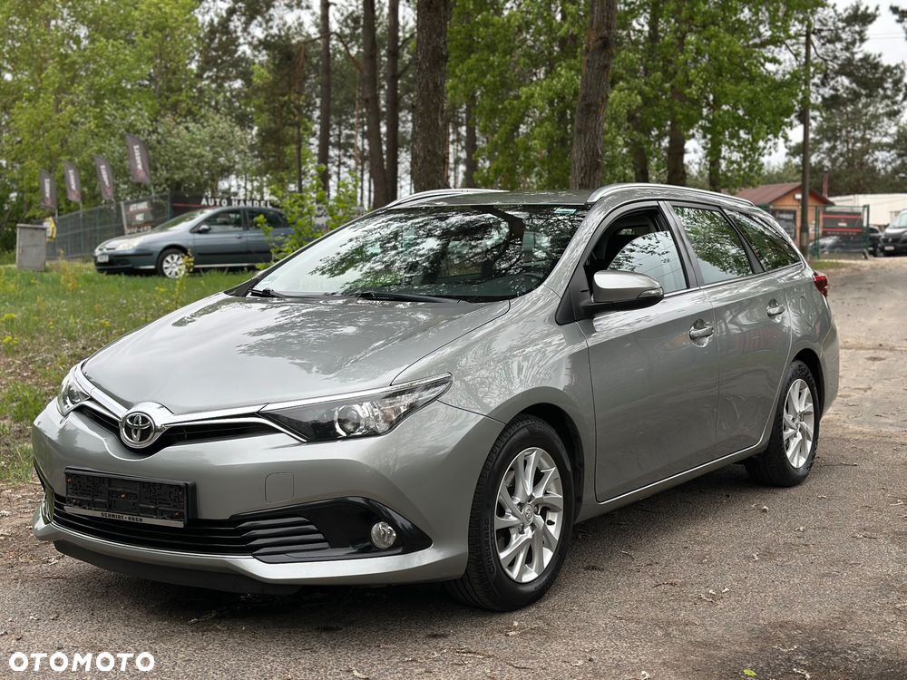 Toyota Auris 1.6 D-4D Premium - 1