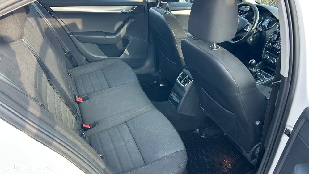 Skoda Octavia 2.0 TDI 4X4 Style - 6