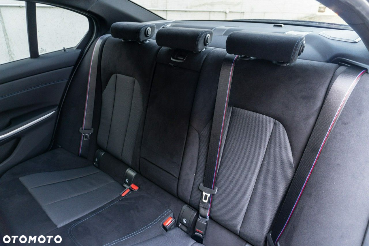 BMW Seria 3 330i xDrive - 13