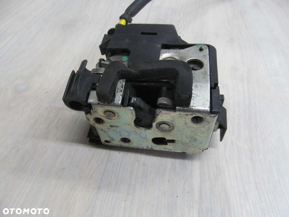 FIAT DOBLO I 00- ZAMEK DRZWI PRAWY PRZOD - 2