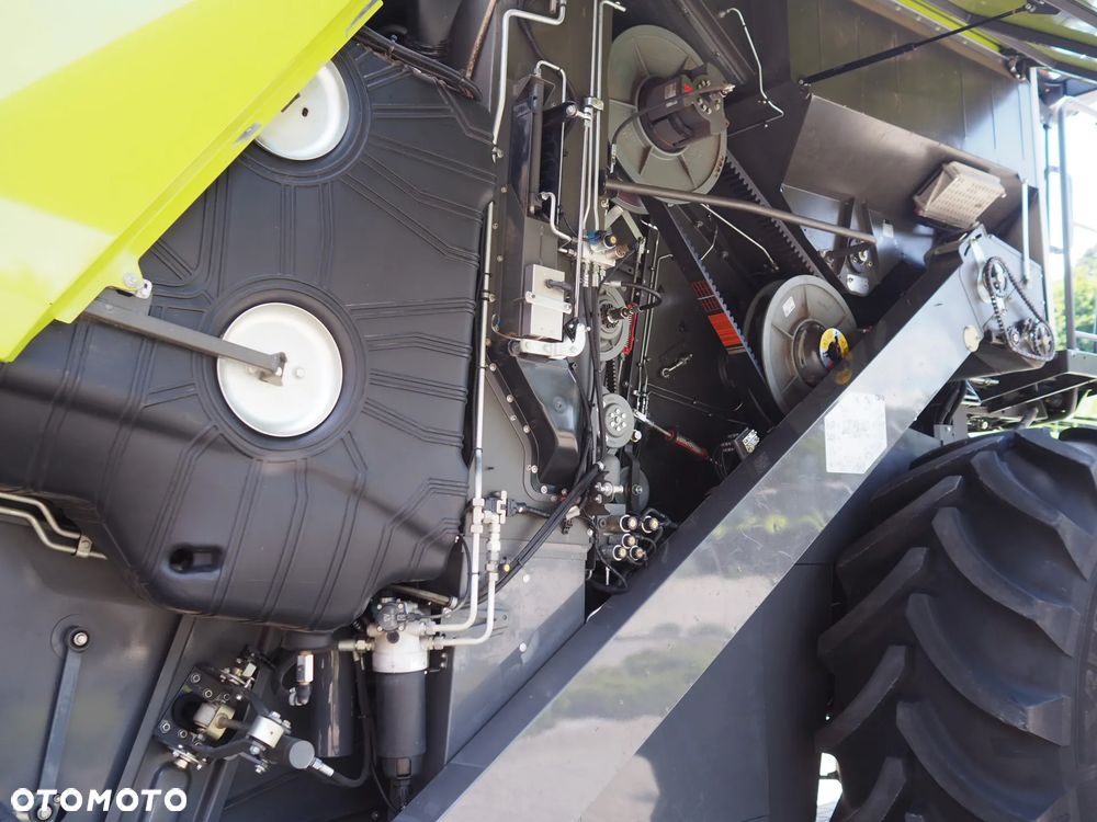 Claas Trion 650 + V680 - 11
