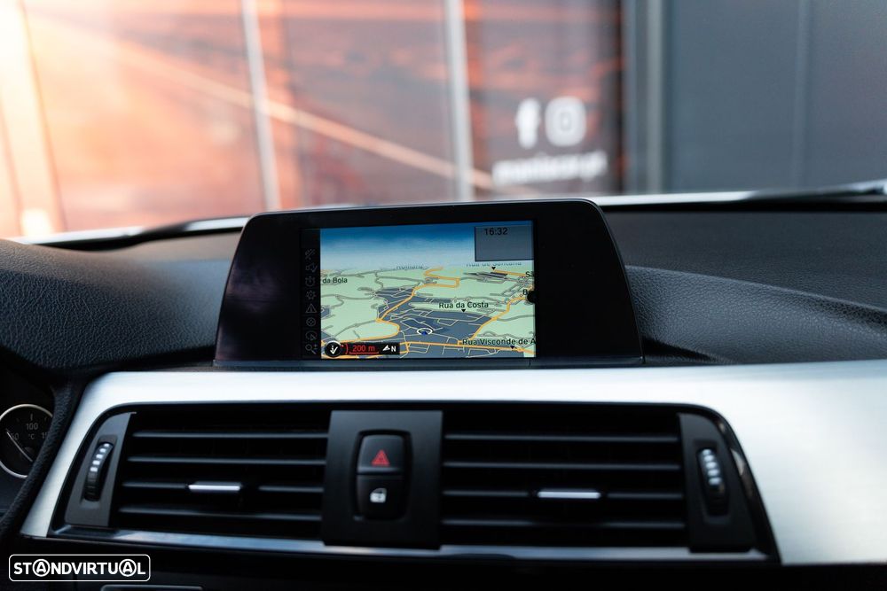 BMW 318 d Line Sport - 10