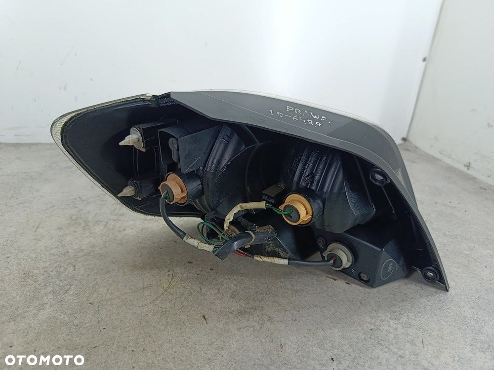 LAMPA TYLNA PRAWA MITSUBISHI OUTLANDER I - 6