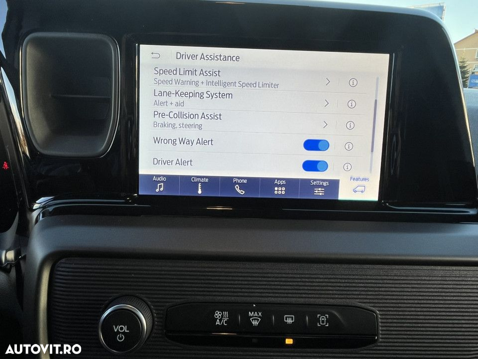 Ford Transit Courier - 13