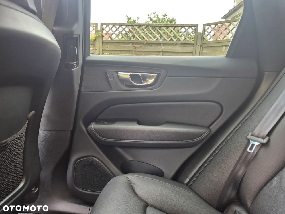 Volvo XC 60 B4 D AWD Geartronic Inscription - 32