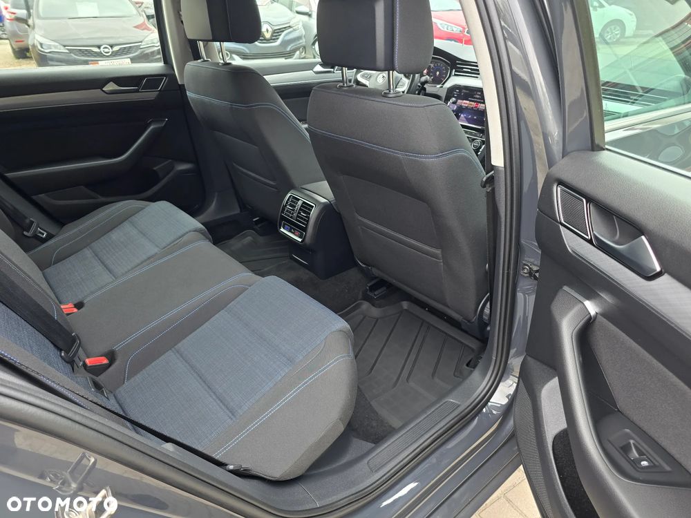 Volkswagen Passat Variant - 10