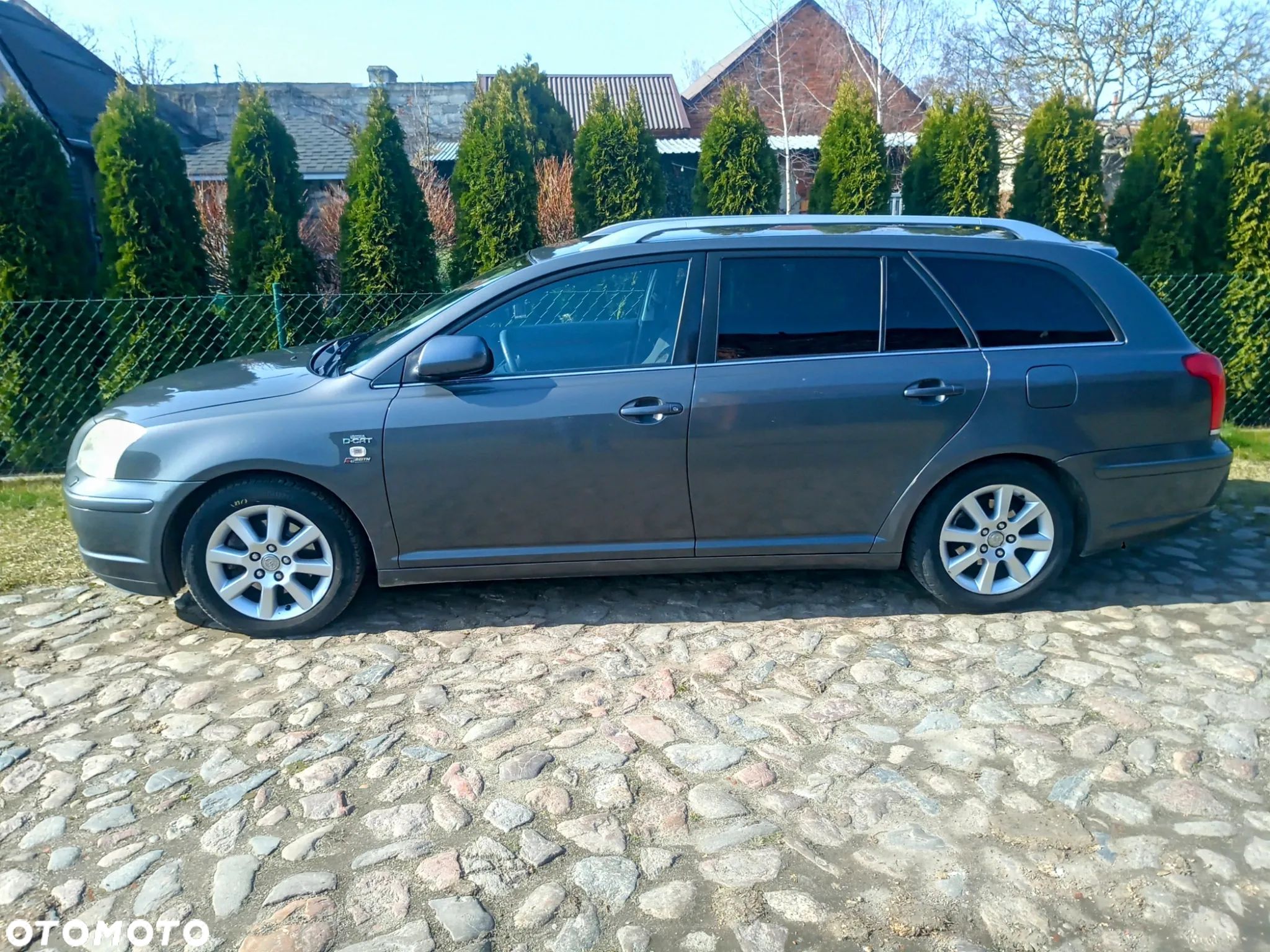 Toyota Avensis - 1