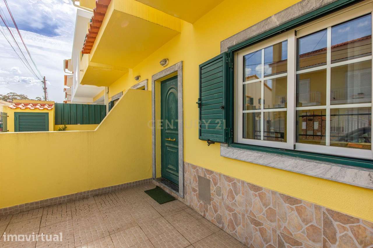 Moradia T3 na Quinta do Conde com Logradouro e sotão - Grande imagem: 4/25