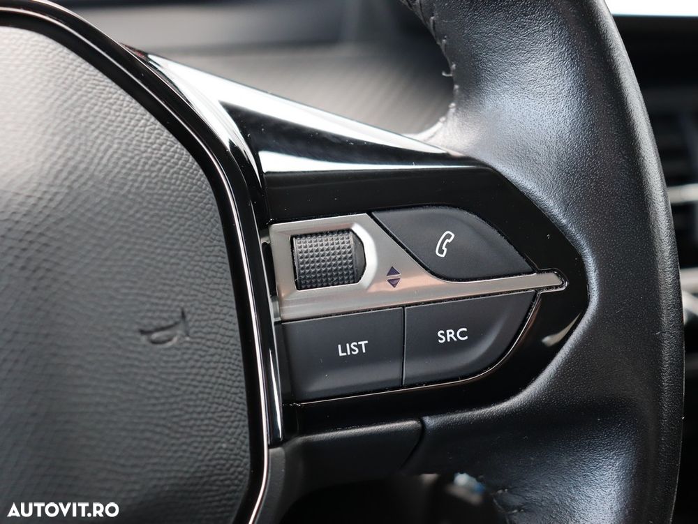 Peugeot 2008 1.2 L PureTech STT Active - 17