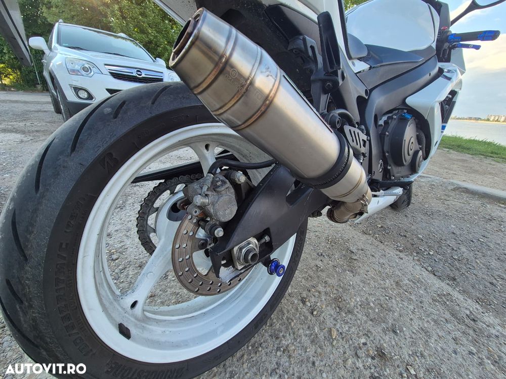 Suzuki GSX-R 750 - 7