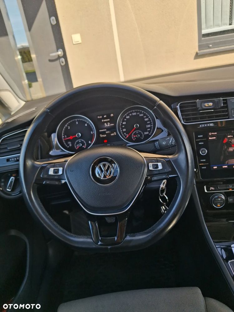Volkswagen Golf - 8