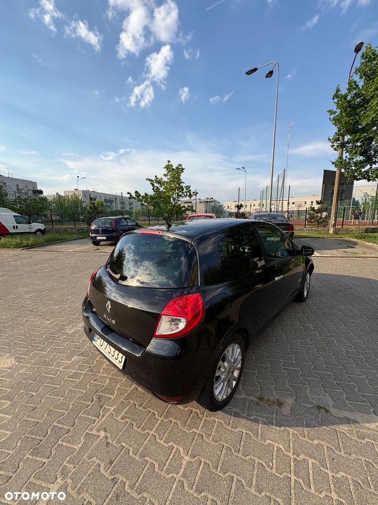 Renault Clio 1.5 dCi ESP Initiale - 9