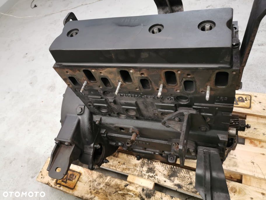 Manitou MLA 628 {Dół silnika Perkins AM} - 2