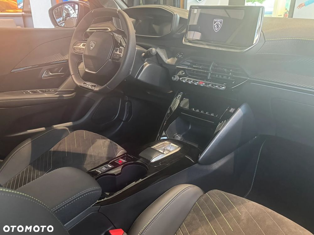 Peugeot 208 1.2 mHEV GT - 8